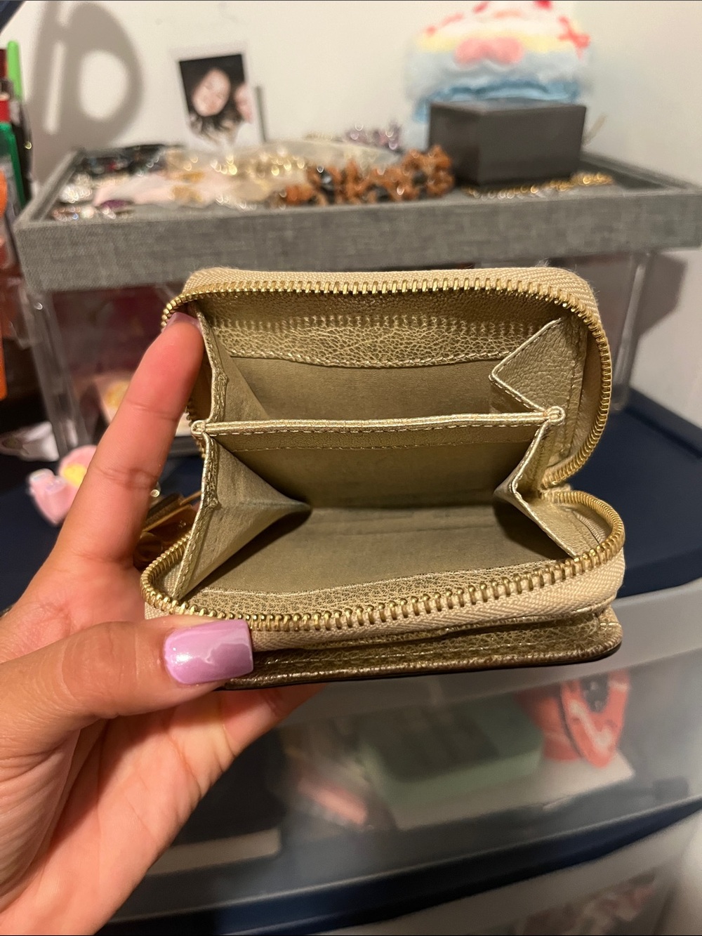Cholé Small Metallic Gold Leather Zip Wallet - Picture 10 of 13